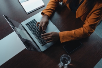 How to add an invoice signature field